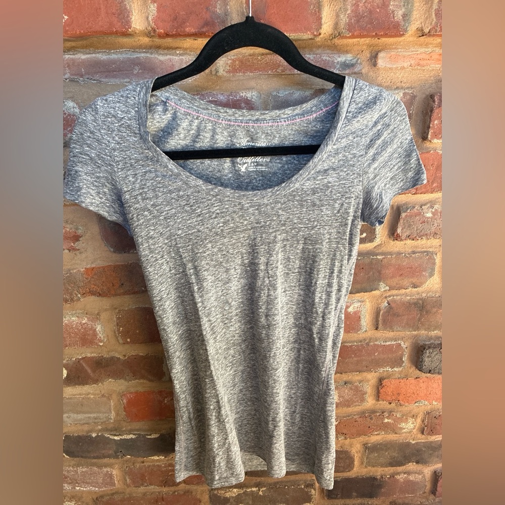 American Eagle Outfitters Women’s Heather Gray Scoop Neck Tee